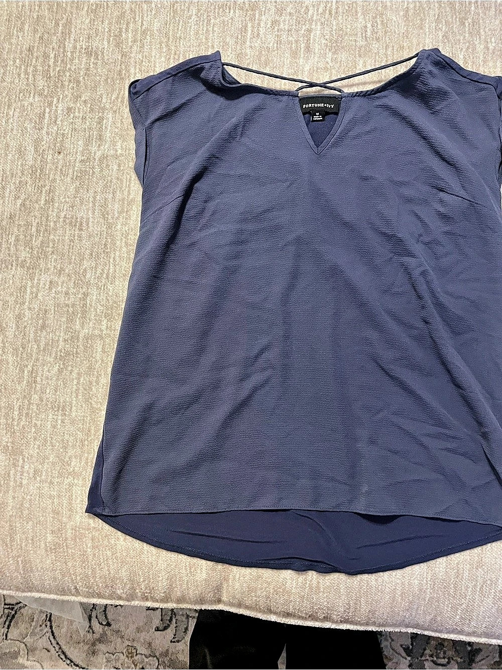 FORTUNE + IVY Women's V-Neck Blouse in Blue Size Medium